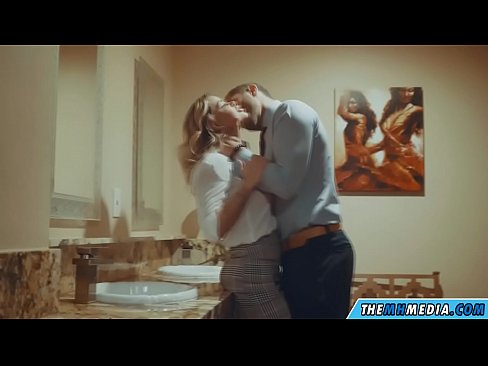 ❤️ Όταν μια πλούσια ξανθιά σε αποπλανεί σε μια δημόσια τουαλέτα ️❌ στο el.pornohammer.ru ❌️❤